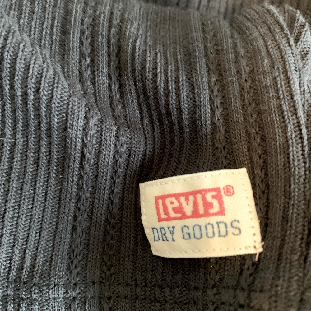 LEVI’S Black Ribbed snap button Crop Top - Picture 5 of 8